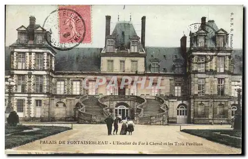 Cartes postales Palais De Fontainebleau L&#39Escalier du Fer a Cheval et les trois pavillons