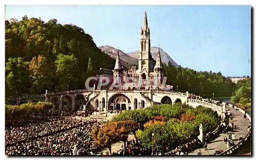 Cartes postales Lourdes La basilique et l&#39Esplanade