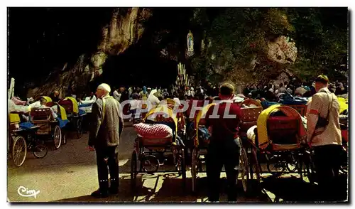 Cartes postales Lourdes La Grotte Benediction des Malades