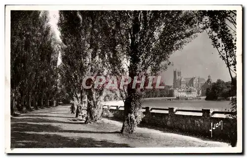 Ansichtskarte AK Meaux Promenade des Trinitaires et la Cathedrale