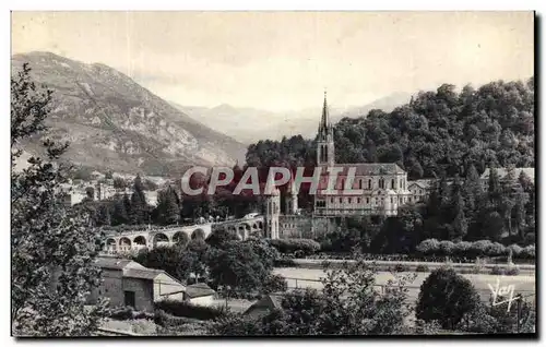 Ansichtskarte AK Lourdes La Basilique Et Les Montagnes