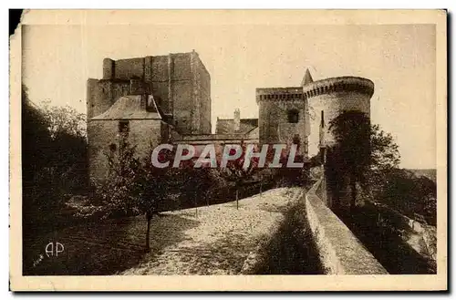 Cartes postales Loches Le Donjon Et La Cour Louis XI