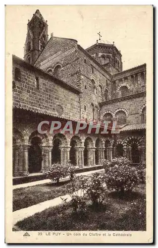 Cartes postales Le Puy Un Coin Du Cloitre Et La Cathedrale