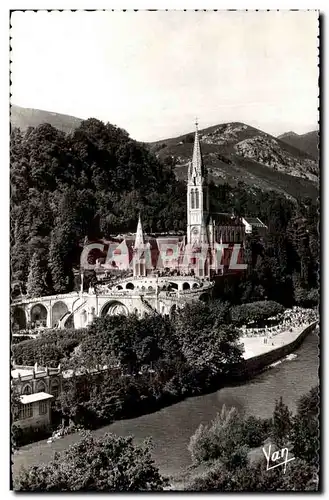 Cartes postales Lourdes La Basilique Et Le Gave