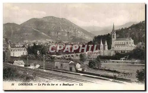 Ansichtskarte AK Lourdes Le Pic du Jer et la Basilique