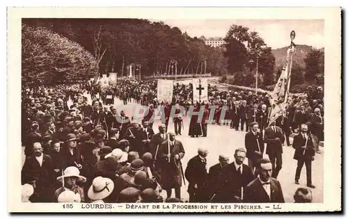 Ansichtskarte AK Lourdes Depart De La Procession Et Les Piscines