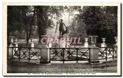 Cartes postales Paiais de Fontainebleau La Fontaine du Jardin de Diane Biche