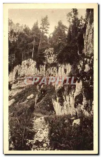 Cartes postales Dent De Crolles Le Chemin du Trou du Glas Les Cheminees