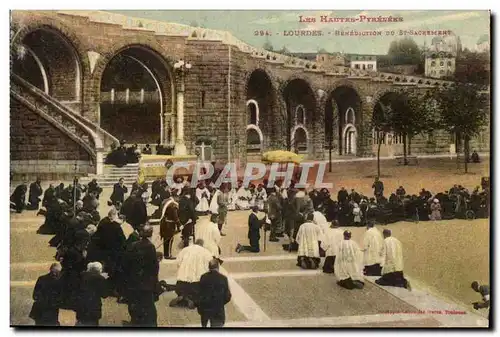 Ansichtskarte AK Lourdes Les Hautes Pyrenees Benediction du St Sacrement