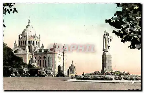 Cartes postales Lisieux Perspective sur La Basilique et la statue de Sainte Therse