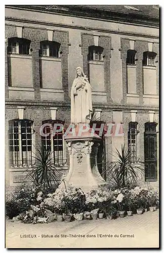 Ansichtskarte AK Lisieux Statue de Ste Therese dans l&#39Entree du Carmel