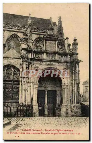 Ansichtskarte AK Falaise Portail de I&#39Eglise Ste Trinite Le Portail avec les trois premieres chapelles de gauc