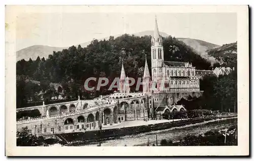 Cartes postales Lourdes La Basilique et le Gave