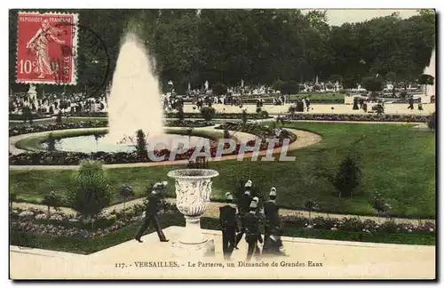 Cartes postales Versailles Le Parterre Un Dimanche De Grandes Eaux Soldats Militaria