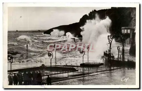 Cartes postales moderne Granville Effet de Vagues sur la Digue