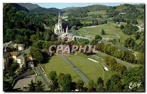 Cartes postales moderne Lourdes La Basilique et la Basilique Souterraine St Ple