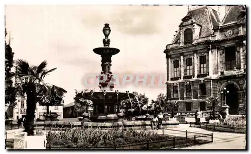 Ansichtskarte AK Limoges la Fontaine de l&#39Hotel de Ville