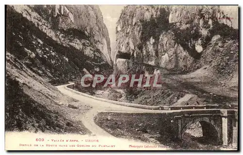 Cartes postales Le Basses Pyrenees Vallee D'Aspe Urdos Defile de la route das les gorges du Portalet