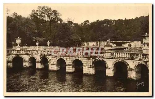 Ansichtskarte AK Nimes Jardin de la Fontaine Les Bains Romains