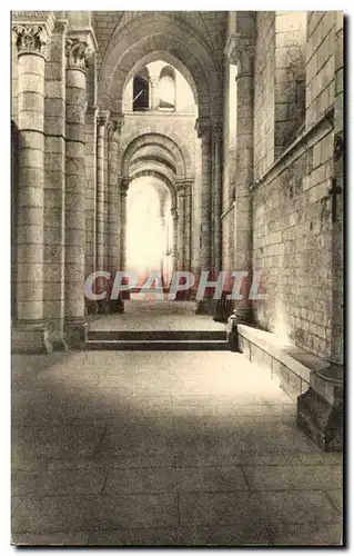 Cartes postales Fontgombault L'Eglise abbatiale Le Bas Cote sud et le Deambulatoire