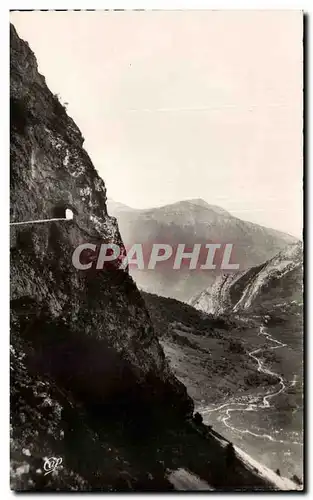 Cartes postales Environs d&#39Argeles La Route en corniche du Col d&#39Aubisque et la Vallee