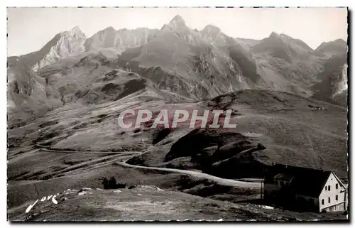 Cartes postales Le Col D&#39Aubisque L&#39Hotel et la route vers argeles