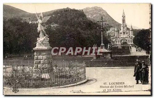 Ansichtskarte AK Lourdes Statue De Saint Michel Et Les Allees