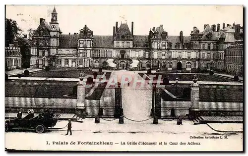 Ansichtskarte AK Palais de Fontainebleau la Grille d&#39Honneur et la Cour des Adieux