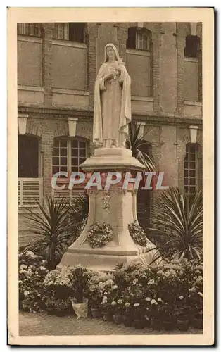 Ansichtskarte AK La statue de Sainte Therese de l&#39Enfant Jesus la cour Lisieux