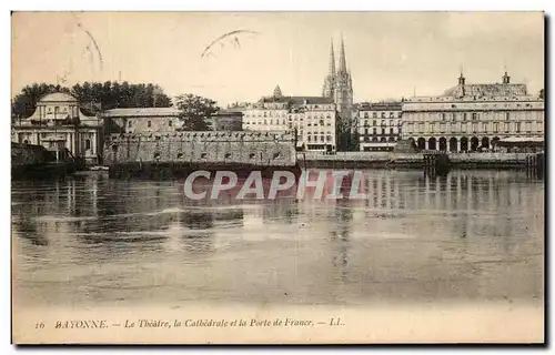 Ansichtskarte AK Bayonne Le Theatre La Cathedrale La Porte De France