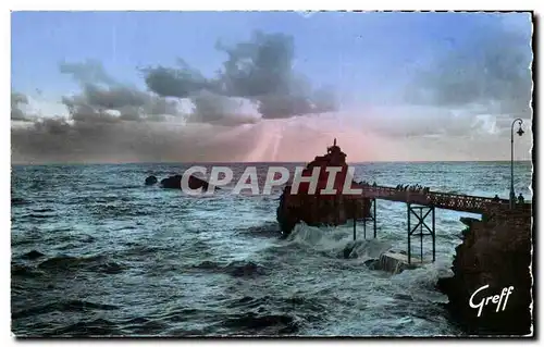 Cartes postales en Pays Basque Biarritz Le Rocher De La Vierge Au Soleil Couchant Sur l&#39Ocean