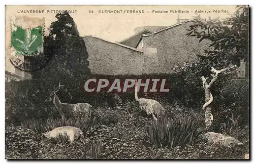 Ansichtskarte AK L&#39Auvergne Pittoreeque Clermont Ferrand Fontaine Petrifiante Animaux Petrifies Autruche Biche