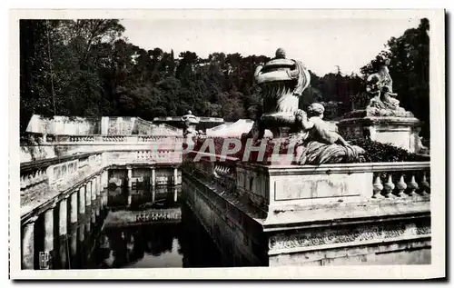 Ansichtskarte AK Nimes Jardins de la Fontaine Bains Romains