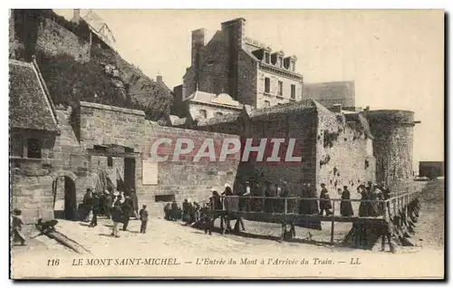 Cartes postales Le Mont Saint Michel L&#39Entree du Mont a L&#39Arrivee du Train