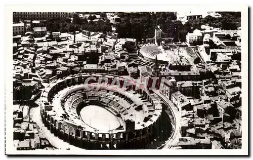 Ansichtskarte AK Arles L&#39Amphitheatre Romain Et Le Theatre Antique