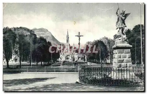 Ansichtskarte AK Lourdes Saint Michel la Croix des Bretons et la Basilique