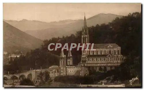 Ansichtskarte AK Lourdes La Basillque et la Vallee d&#39Argeles