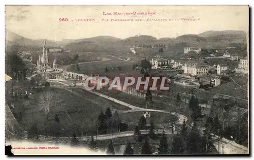 Cartes postales Lourdes Vue plongeante sur l&#39esplanade et la basilique