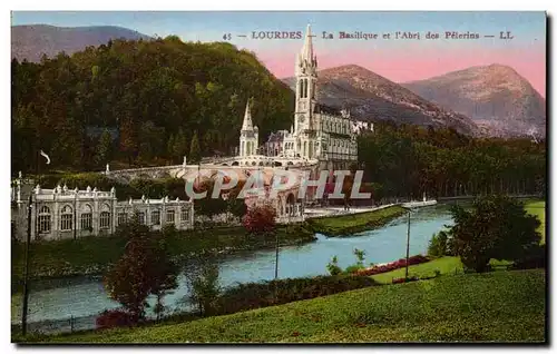 Cartes postales Lourdes La Basilique et l&#39Abri des Pelerins