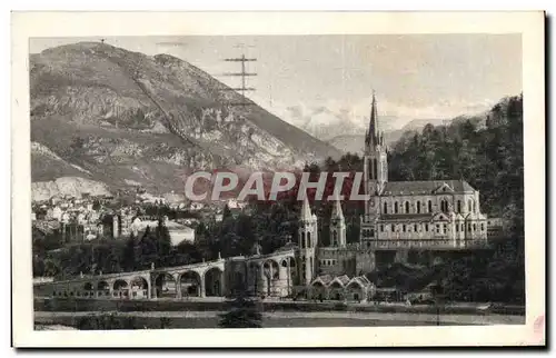 Ansichtskarte AK Lourdes La Basillque et les montagnes