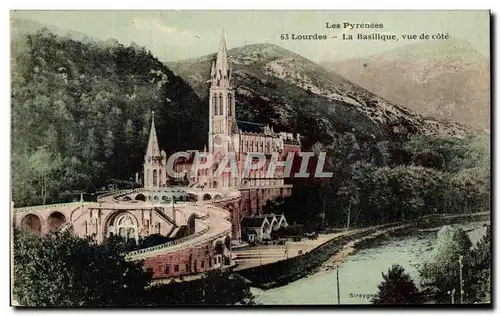 Cartes postales Les Pyrenees Lourdes La Basilique vue de Cote
