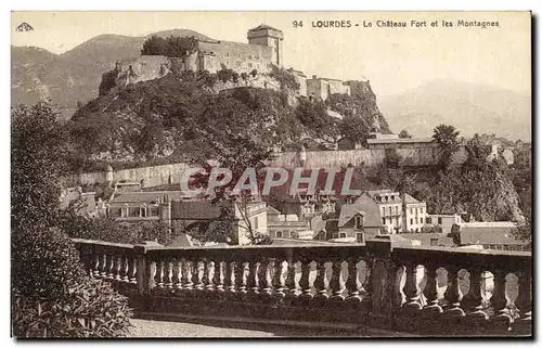 Ansichtskarte AK Lourdes Le Chateau Fort et les Montagnes