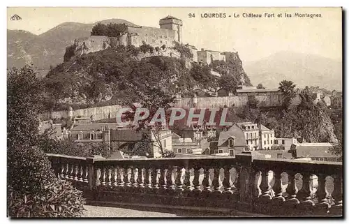 Cartes postales Lourdes Le Chateau Fort et les Montagnes