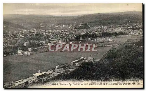 Ansichtskarte AK Lourdes (Hautes Pyrenees) Vue generale de la Ville prise du Pic du Jer