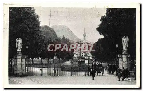 Cartes postales Lourdes L&#39Entree de la Basilique