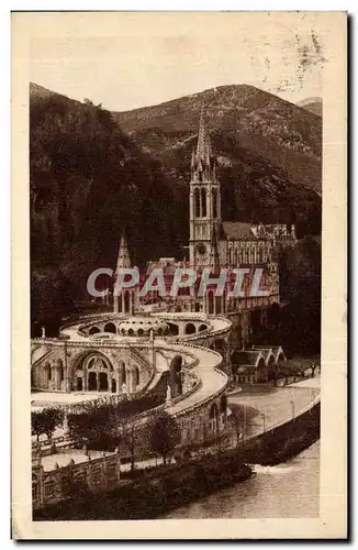 Cartes postales Lourdes la basilique et le Gave