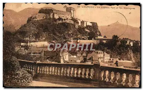 Cartes postales Lourdes le chateau fort et les montagnes