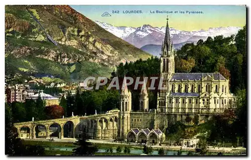 Cartes postales Lourdes La Basilique et les Pyrenees