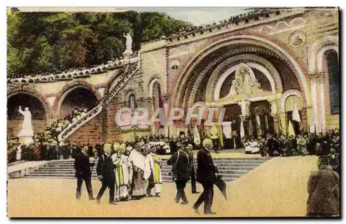 Ansichtskarte AK Lourdes Benediction du Saint Sacrement devant le rosaire