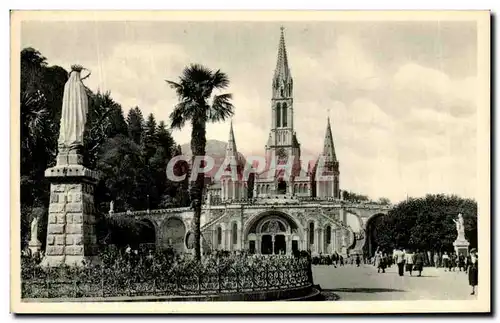 Cartes postales Lourdes La basilique et La Vierge Couronnee